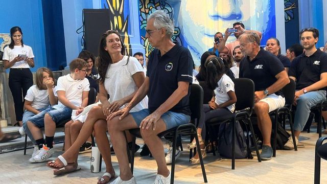 Napoli, Andrea Bocelli al Rione Sanità inaugura il coro delle voci bianche