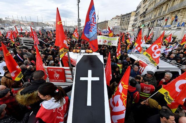 Francia in sciopero contro la riforma delle pensioni