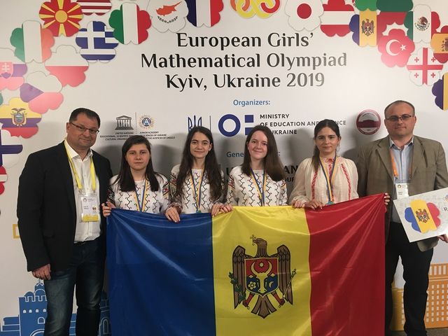 Patru eleve au adus acasă MEDALII de la Olimpiada EUROPEANĂ de matematică