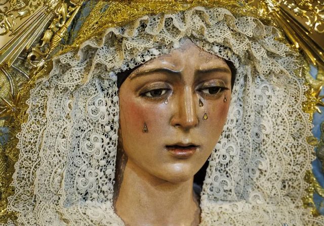 Tres intervenciones para restaurar la Macarena sublevan a los fieles de Sevilla