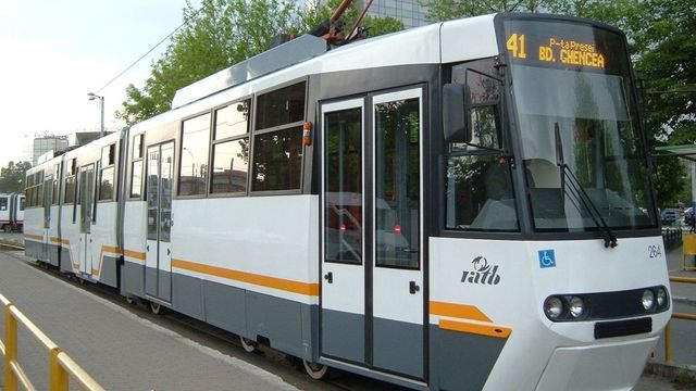 Accident între un TIR și un tramvai în zona stadionului Steaua