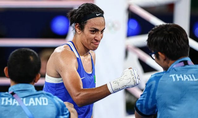 Imane Khelif contro il gender test, la pugile impugna al Tas il regolamento di World Boxing