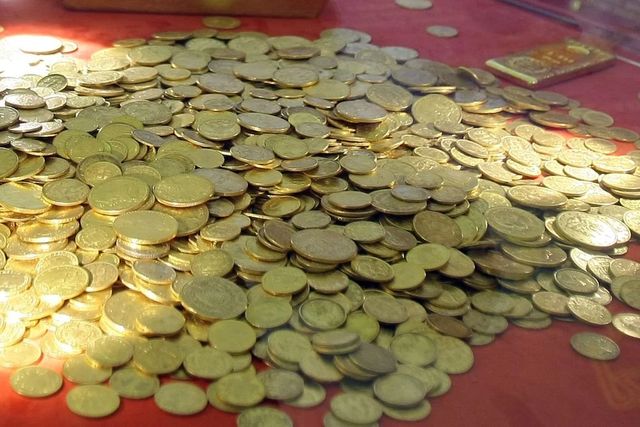 Aproape 1.000 de monede spaniole, poloneze, turceși și românești, descoperite în Dâmbovița