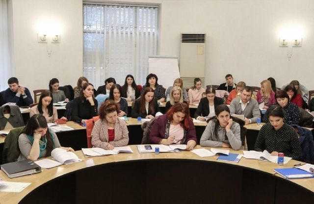 Fiecare a cincea angajată din Moldova este supusă hărțuirii sexuale la locul de muncă