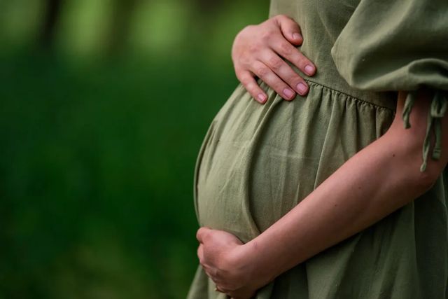 O tânără mămică din Baia de Fier a murit imediat după ce a născut și a fost dusă la alte două spitale