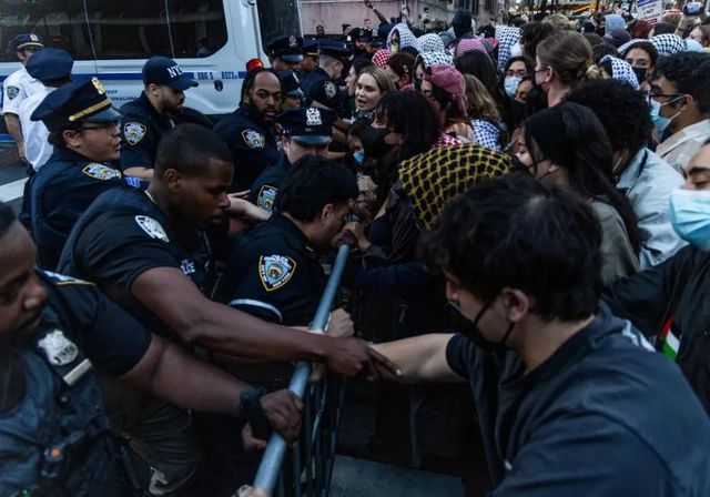 La Policía de Nueva York desaloja la sentada propalestina en la Universidad de Columbia