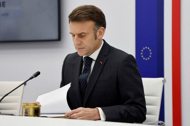 Franța în așteptarea unui nou guvern – Macron va desemna noul premier în 48 de ore