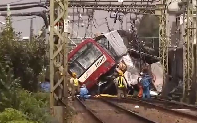 Cel puțin 35 de răniți în urma coliziunii dintre un tren și un camion lângă Tokyo