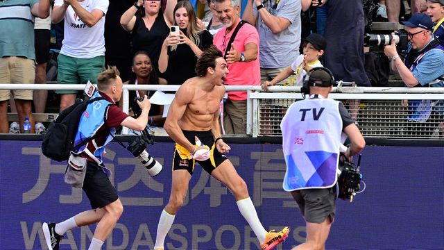Armand Duplantis soars to pole vault world record for 12th time, first time at home