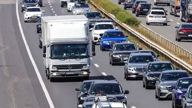 Hatalmas a dugó az M1-esen egy baleset miatt