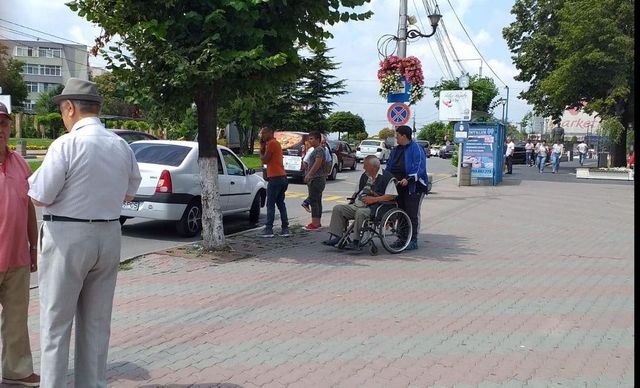Adjunctul Poliției Locale Slatina a rămas fără permis, după ce a lovit doi pietoni pe trecerea de pietoni