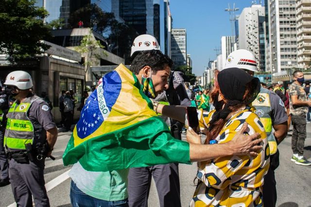 Takový je osud, vzkázal Bolsonaro pozůstalým po obětech pandemie