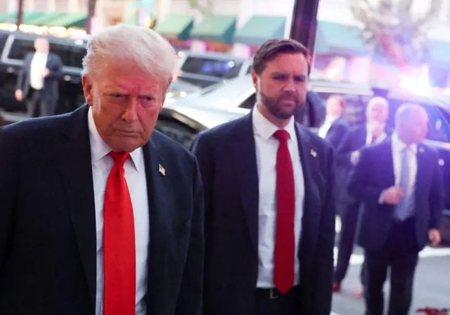 Trump es abucheado a la salida de un restaurante en Washington