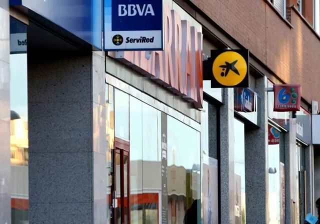 El nuevo escenario de menores tipos de interés cambia el negocio bancario