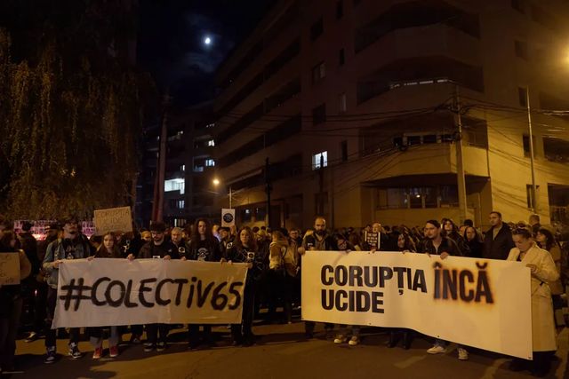 Organizatorul marșului dedicat victimele din Colectiv a fost amendat pentru „depășirea orei de comemorare”, chiar în fața clubului