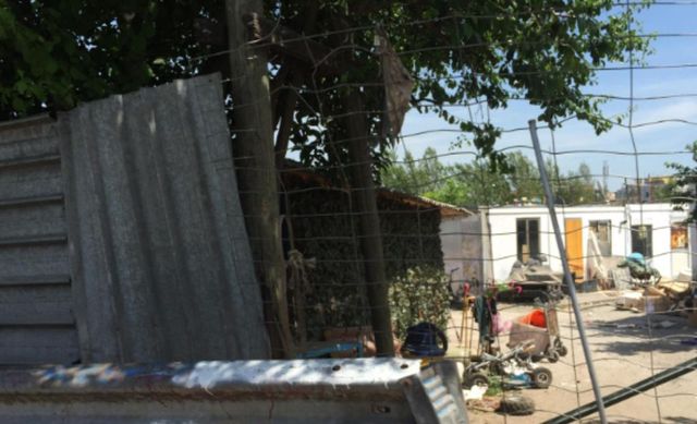 Napoli, bimba di 6 anni muore folgorata in un campo rom