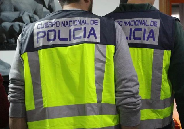 Detenidos seis menores por agredir encapuchados y con palos a un alumno a la salida del colegio en Valencia