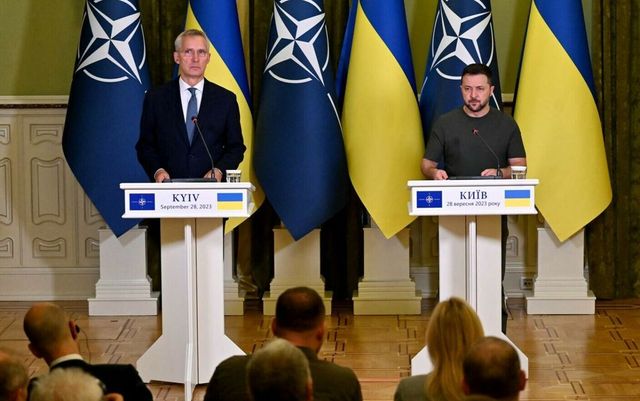 „Armata ucraineană înaintează treptat”, a declarat Jens Stoltenberg într-o vizită-surpriză la Kiev