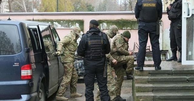 Scambio di prigionieri fra Mosca e Kiev: i marinai ucraini lasciano il carcere di Lefortovo