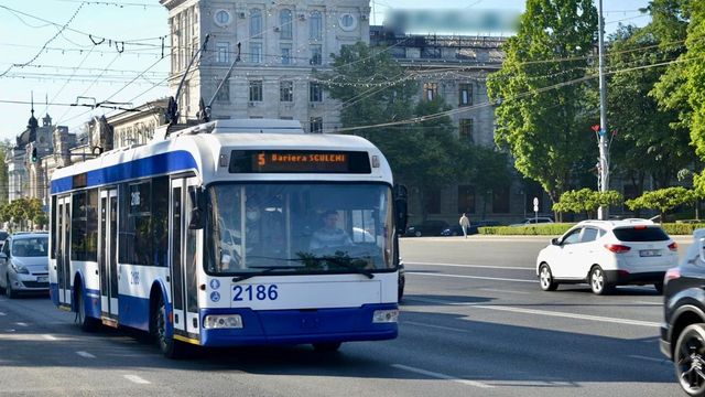 Circulația mai multor rute de troleibuze și autobuze a fost temporar stopată