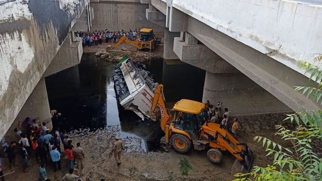 29 Killed as Bus Falls Into Gorge off Yamuna Expressway in Agra
