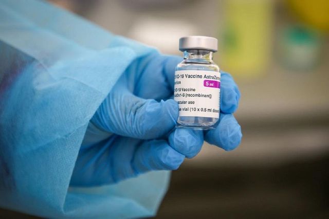AstraZeneca revine asupra datelor și raportează o eficacitate mai scăzută a vaccinului său împotriva COVID-19