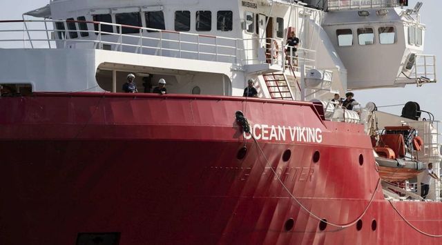 Migranti, dal Viminale arriva l'ok allo sbarco di Ocean Viking a Taranto