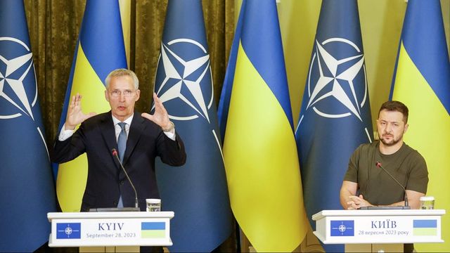 Váratlanul Kijevben látogatott a NATO-főtitkár