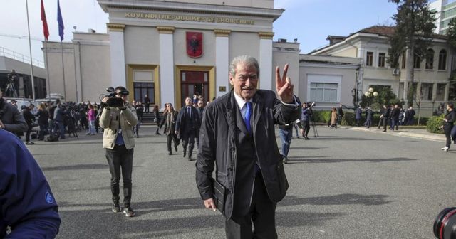 Albania, ex premier Sali Berisha agli arresti domiciliari per corruzione