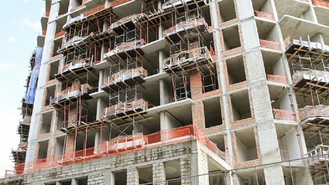 Tragedie la Buiucani: Un muncitor a decedat după ce a căzut de la etajul 6 al unui bloc aflat în contrucție
