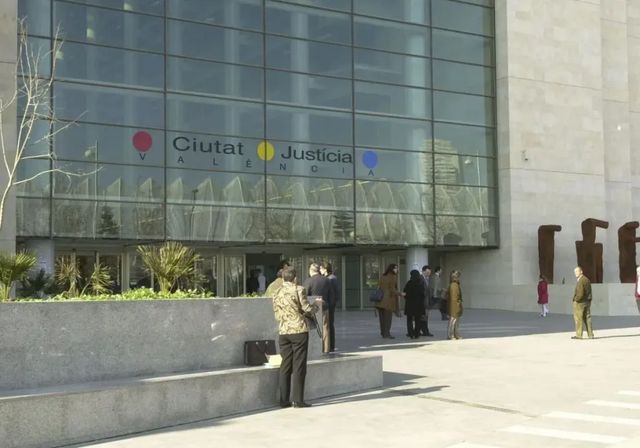 Cinco años de prisión para una mujer que intentó matar a su ex de dos puñaladas en el pecho en Gandia