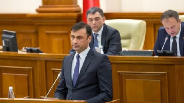 Presa franceză anunță că fostul ministru al Justiției, Vitalie Pîrlog, a fost plasat în detenție la Paris
