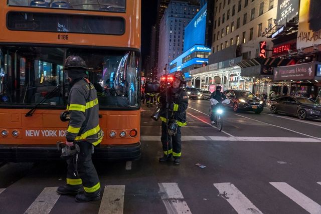 Intervenție de urgență a pompierilor în New York, după ce oamenii au reclamat explozii