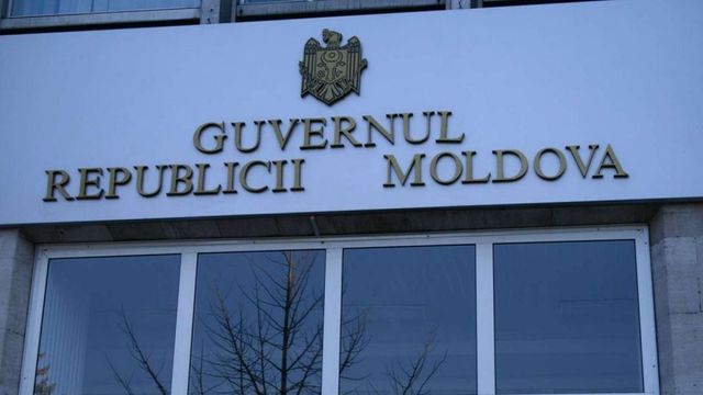 Opinii: Guvernul pasează responsabilitatea negocierii contractului cu Gazprom spre MoldovaGaz