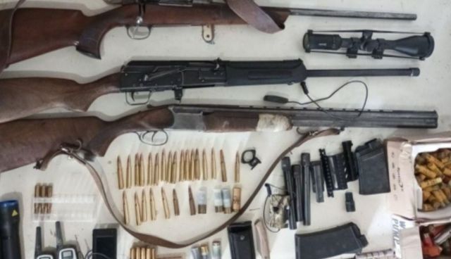 Percheziții la Cahul: Polițiștii au găsit arme și muniții, păstrate ilegal