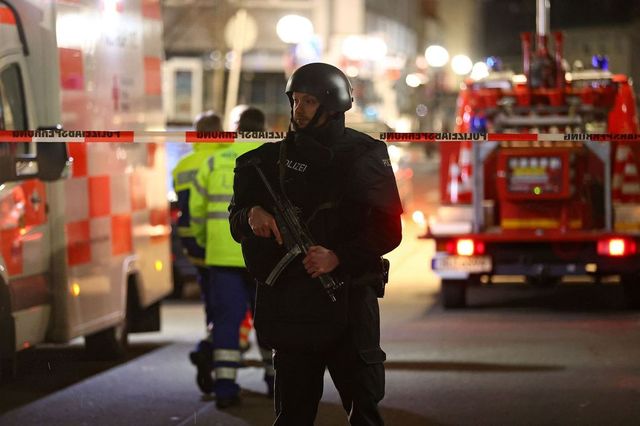 Po střelbách v německém Hanau zemřelo devět lidí, útočník je mrtvý