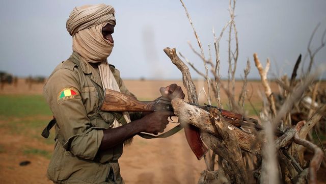 Lovitură de stat în Mali în plină desfășurare. Președintele și premierul au fost arestați
