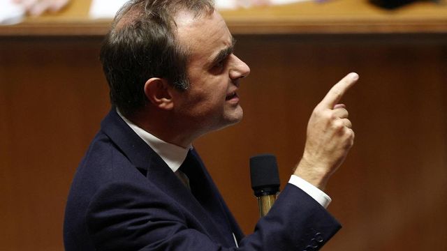 Lecornu se enfrenta a dos mociones de censura sin saber qué harán los socialistas