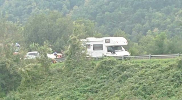 Un Tir investe un camper in panne, morta una bambina sulla E45 a Perugia