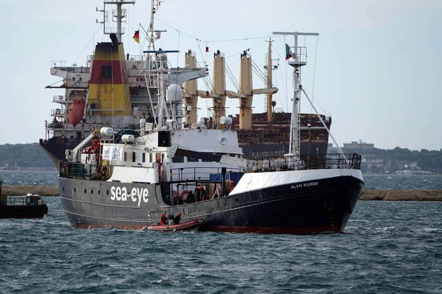 Migranti, autorizzato lo sbarco in Sardegna della Alan Kurdi