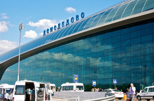Самолет Москва-Кишинев вернулся в аэропорт с отказавшим двигателем