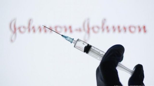 Agenția Europeană a Medicamentului confirmă legătura între vaccinarea cu Johnson & Johnson și cheagurile de sânge