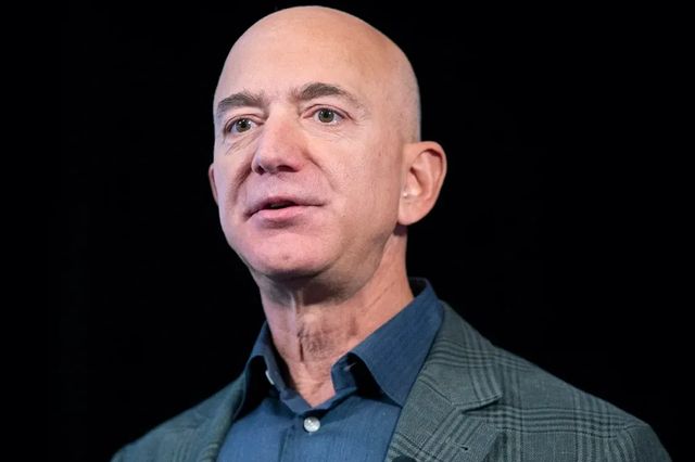 Averea lui Jeff Bezos, fondatorul Amazon, a crescut cu 13 miliarde de dolari într-o singură zi