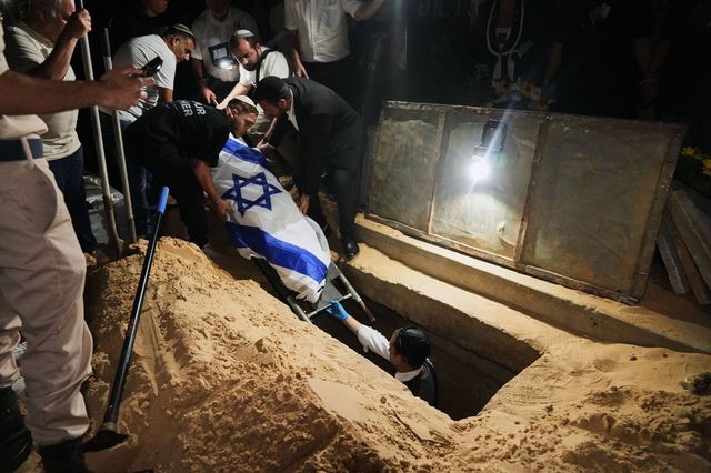 Egyptský tým pomůže Hamásu hledat těla rukojmích