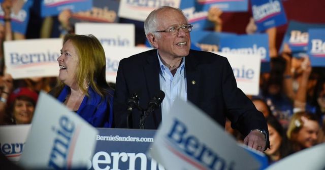 V čele klání demokratů v Nevadě je s náskokem Sanders