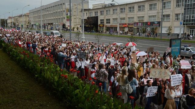 Tüntetők indultak el Minszk központja felé