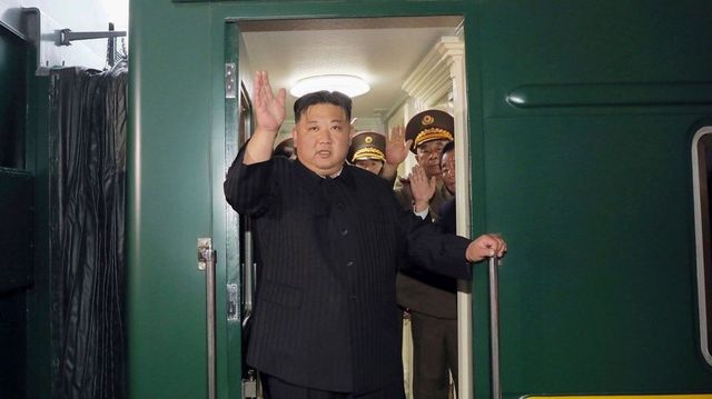 Kim přijel za Putinem obrněným vlakem, v cizině nebyl čtyři roky