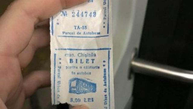 Проезд в столичных автобусах по 8 леев: в Сети появились фото билетов с новыми тарифами