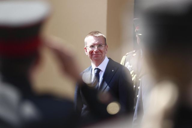 In Lettonia giura Rinkevics, primo presidente gay dell'Ue