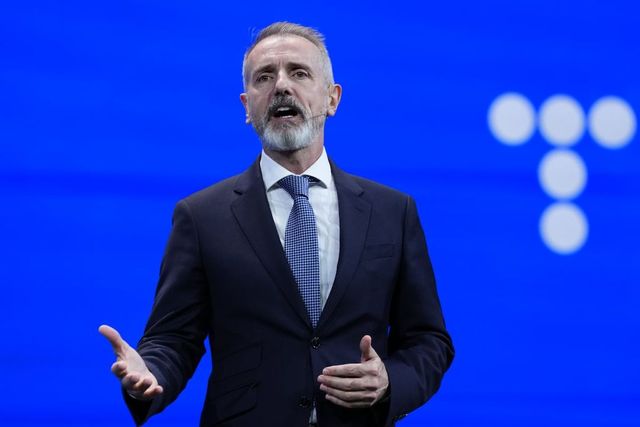 Telefónica perdió 1.304 millones hasta marzo por la venta de las filiales de Argentina y Perú